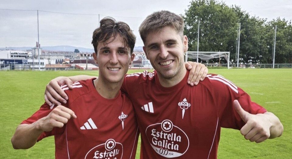 Azael, á esquerda, co Racing de Ferrol. RACING DE FERROL
