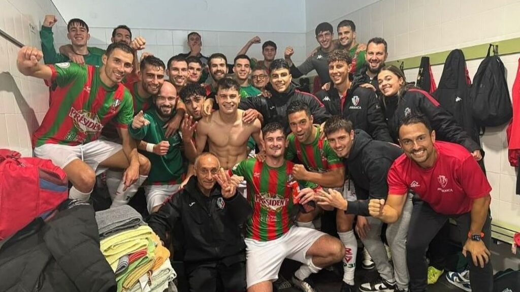 O Villalbés celebra a súa vitoria diante do Montañeros. RÁCING VILLALBÉS