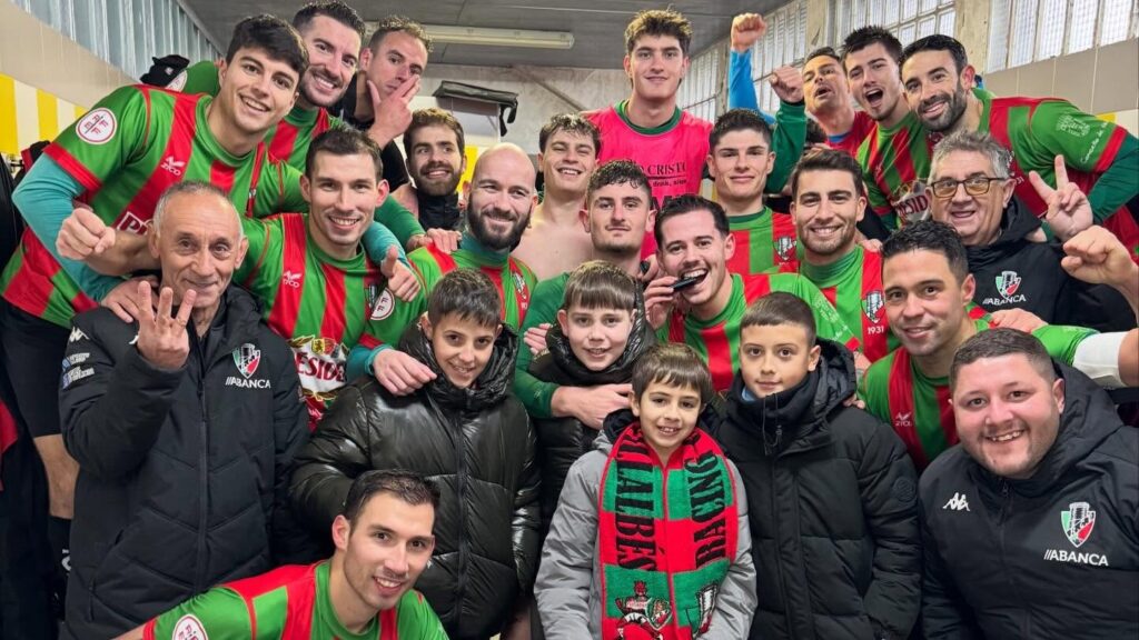Os xogadores do Villalbés celebran a vitoria contra o Silva. RÁCING CLUB VILLALBÉS