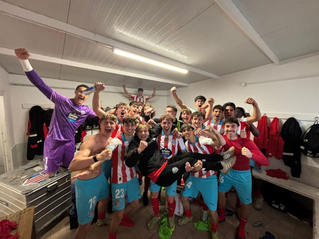 O Lugo B celebra a vitoria diante do líder. CD LUGO CANTEIRA