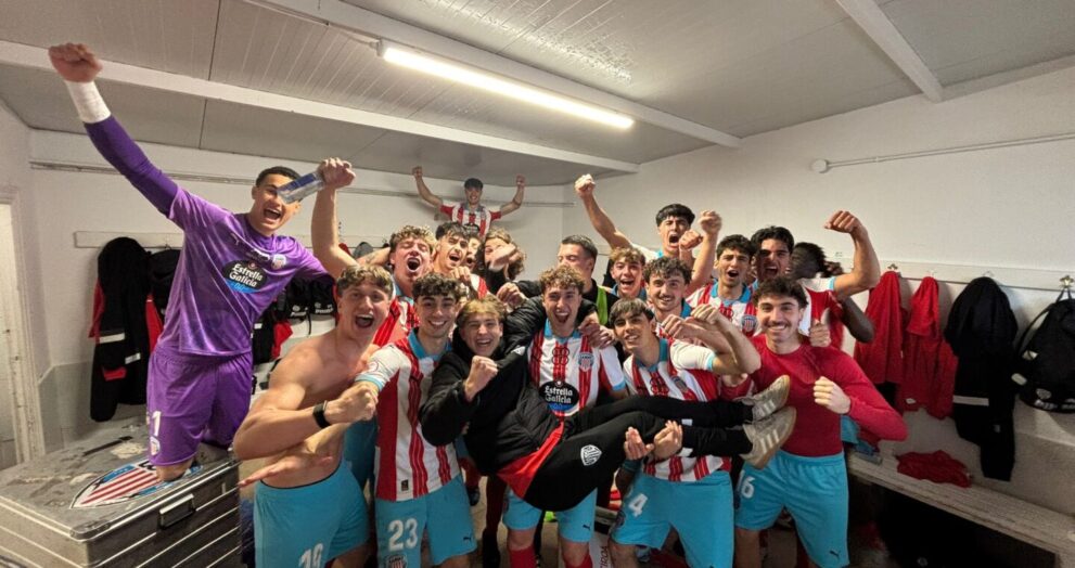 O Lugo B celebra a vitoria diante do líder. CD LUGO CANTEIRA